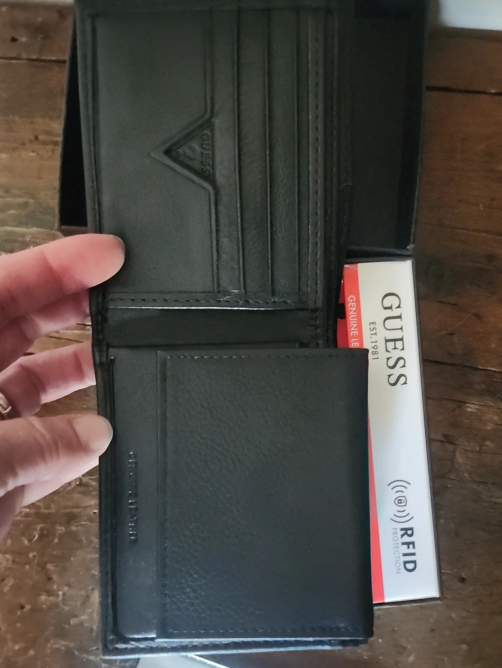 NIB Men's Guess Black Genuine Leather Bifold Wallet RFID Protection